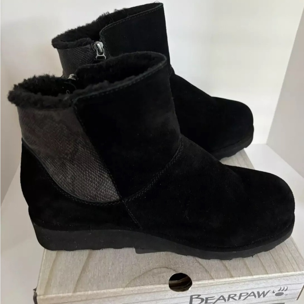 Euc bearpaw Megan II  wedge boots.